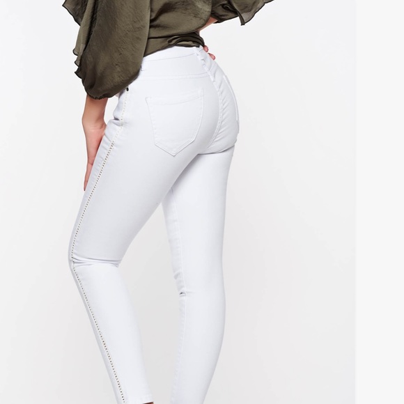 Host Pick 🌟 White Distressed Hidden Jeans - Picture 5 of 16
